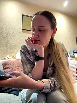 Snapshot of TomilaSi chatting on 12/22/25, 09:26 TomilaSi online show from 12/22/25, 09:26