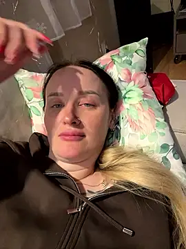 Snapshot of TomilaSi chatting on 01/07/26, 06:57 TomilaSi online show from 01/07/26, 06:57