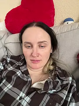 Snapshot of TomilaSi chatting on 02/05/26, 10:44 TomilaSi online show from 02/05/26, 10:44