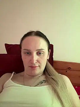 Snapshot of TomilaSi chatting on 02/09/26, 11:47 TomilaSi online show from 02/09/26, 11:47