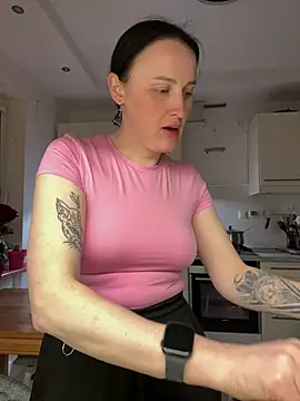 Snapshot of TomilaSi chatting on 03/24/26, 10:10 TomilaSi online show from 03/24/26, 10:10