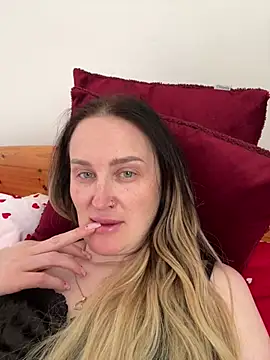 Snapshot of TomilaSi chatting on 02/09/26, 10:46 TomilaSi online show from 02/09/26, 10:46