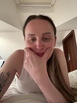 Snapshot of TomilaSi chatting on 06/10/26, 05:47 TomilaSi online show from 06/10/26, 05:47