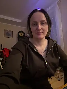 Snapshot of TomilaSi chatting on 12/19/25, 11:51 TomilaSi online show from 12/19/25, 11:51