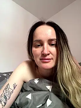 Snapshot of TomilaSi chatting on 01/10/26, 10:21 TomilaSi online show from 01/10/26, 10:21