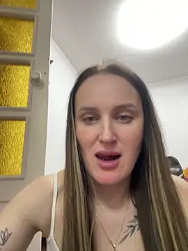 Snapshot of TomilaSi chatting on 03/06/26, 08:48 TomilaSi online show from 03/06/26, 08:48