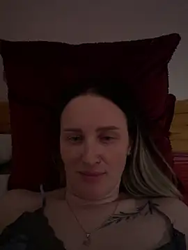 Snapshot of TomilaSi chatting on 12/18/25, 11:30 TomilaSi online show from 12/18/25, 11:30