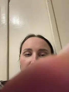 Snapshot of TomilaSi chatting on 02/15/26, 02:12 TomilaSi online show from 02/15/26, 02:12