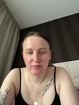 Snapshot of TomilaSi chatting on 04/06/26, 11:22 TomilaSi online show from 04/06/26, 11:22