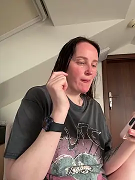Snapshot of TomilaSi chatting on 06/03/26, 05:17 TomilaSi online show from 06/03/26, 05:17