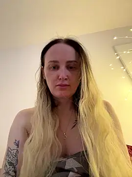 Snapshot of TomilaSi chatting on 01/11/26, 02:13 TomilaSi online show from 01/11/26, 02:13