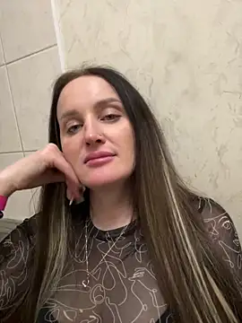 Snapshot of TomilaSi chatting on 03/08/26, 02:04 TomilaSi online show from 03/08/26, 02:04