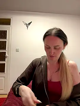 Snapshot of TomilaSi chatting on 12/13/25, 08:04 TomilaSi online show from 12/13/25, 08:04