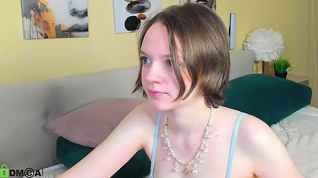 Olivia Riesz online show from 05/05/26, 01:08