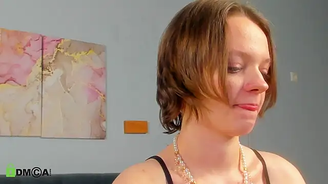 Olivia Riesz online show from 05/07/26, 01:32
