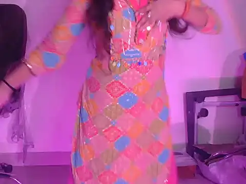 cute mahira online show from 02/15/26, 04:28