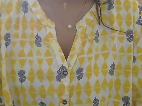 cute mahira online show from 03/23/26, 04:29