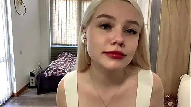 Snapshot of MistikMinx chatting on 11/27/25, 12:05 MistikMinx online show from 11/27/25, 12:05