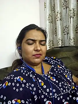 Tamil Smiley Queen online show from 11/25/25, 09:59