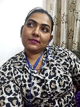 Tamil Smiley Queen online show from 11/26/25, 05:57