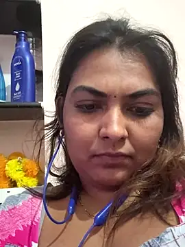 Tamil Smiley Queen online show from 11/28/25, 10:04