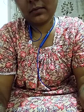 Tamil Smiley Queen online show from 11/24/25, 01:55