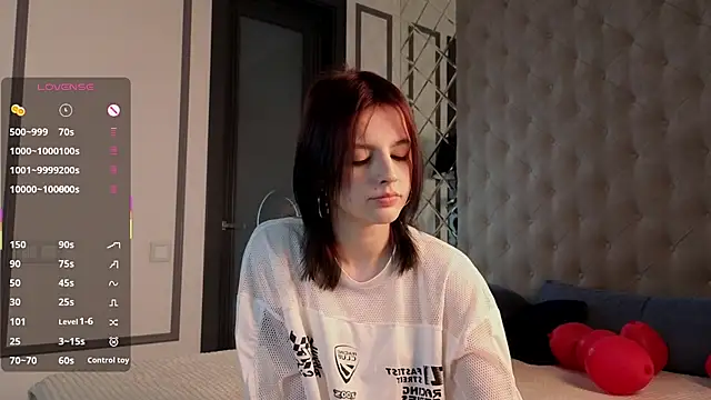 Snapshot of SharaSauer chatting on 02/16/26, 01:04 SharaSauer online show from 02/16/26, 01:04