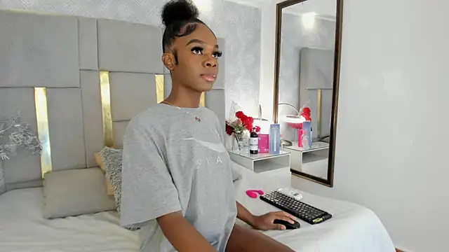 IsisBrown  online show from 12/19/25, 10:45