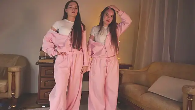 VirginiaRowe online show from 11/25/25, 02:28