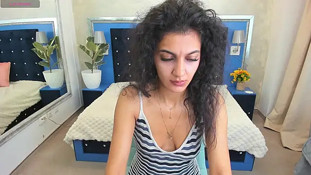 Snapshot of Yasminehot chatting on 12/03/25, 08:14 Yasminehot online show from 12/03/25, 08:14