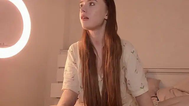 AmyForYouu online show from 12/01/25, 09:04