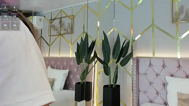 Lola saenz  online show from 02/05/26, 12:12