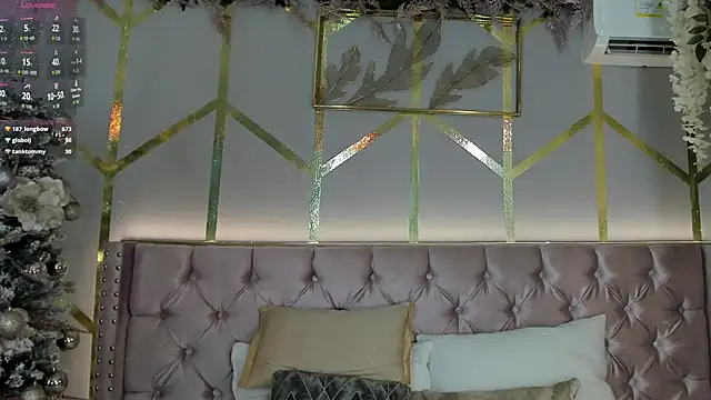 Lola saenz  online show from 12/13/25, 08:04