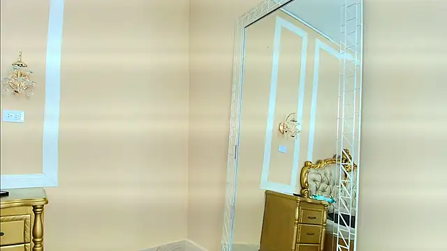 HallieStone online show from 12/15/25, 03:07