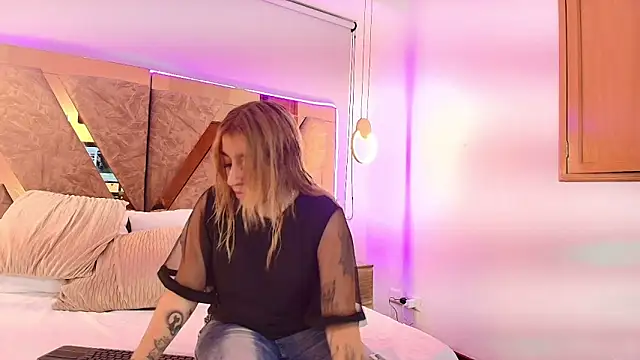 Snapshot of emma_cook_ chatting on 11/28/25, 09:26 emma cook online show from 11/28/25, 09:26