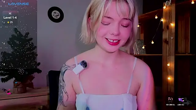 Snapshot of Me1inMonro chatting on 12/17/25, 05:23 Me1inMonro online show from 12/17/25, 05:23