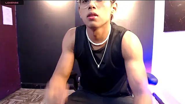 LiamVibes212 online show from 12/05/25, 03:27