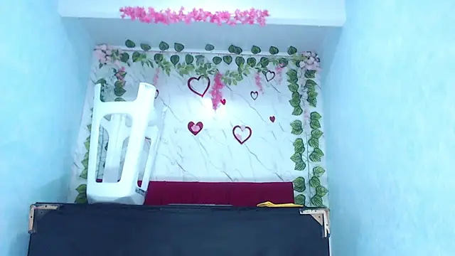 angelamanjarrezcm online show from 12/15/25, 04:24