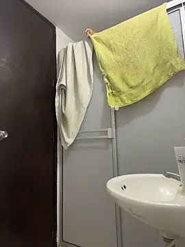 Miia moonn online show from 12/14/25, 11:16