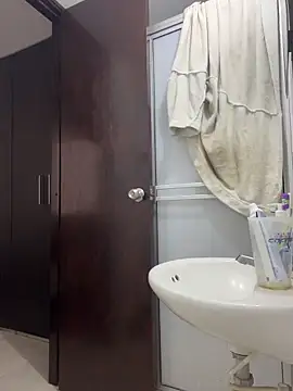 Miia moonn online show from 12/22/25, 11:32