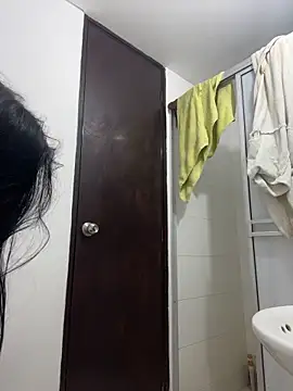 Miia moonn online show from 12/17/25, 11:26