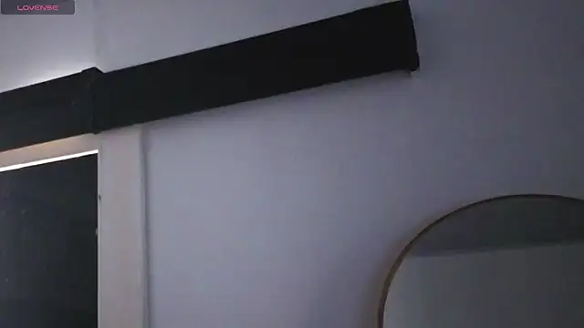 Snapshot of megan_lenon chatting on 06/22/26, 05:32 megan lenon online show from 06/22/26, 05:32
