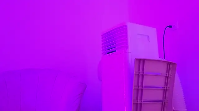 Snapshot of megan_lenon chatting on 07/18/26, 05:10 megan lenon online show from 07/18/26, 05:10