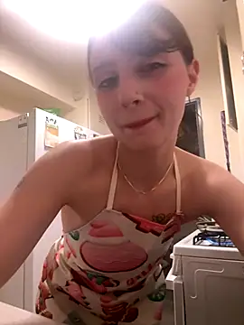 Snapshot of lilliabloom chatting on 12/18/25, 05:23 lilliabloom online show from 12/18/25, 05:23