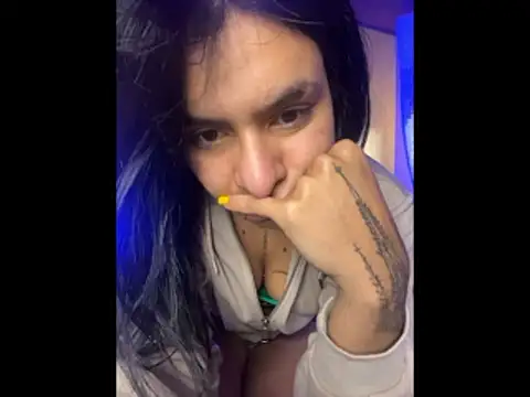 Snapshot of SaraAndrade_ chatting on 01/16/26, 01:37 SaraAndrade online show from 01/16/26, 01:37