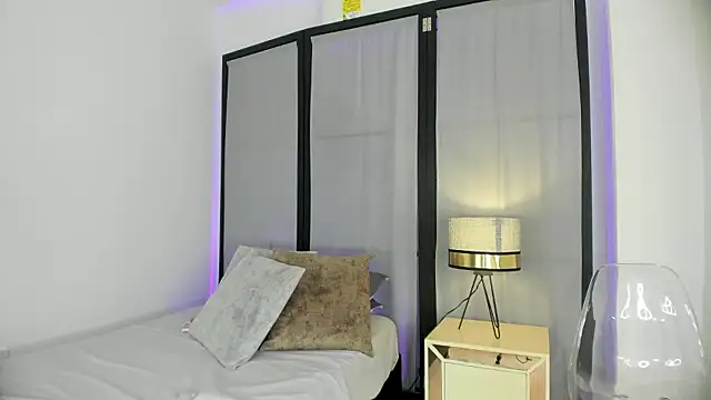 niicole steele  online show from 03/13/26, 10:04