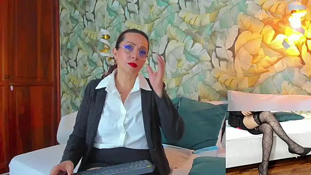 Snapshot of Madame_Angelic_1 chatting on 06/20/26, 03:11 Madame Angelic 1 online show from 06/20/26, 03:11