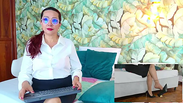 Snapshot of Madame_Angelic_1 chatting on 07/10/26, 04:01 Madame Angelic 1 online show from 07/10/26, 04:01