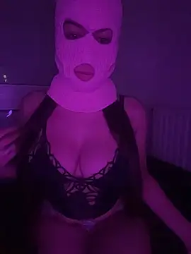 Snapshot of linaatchikita chatting on 12/19/25, 10:45 linaatchikita online show from 12/19/25, 10:45