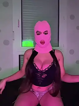 Snapshot of linaatchikita chatting on 12/14/25, 10:26 linaatchikita online show from 12/14/25, 10:26